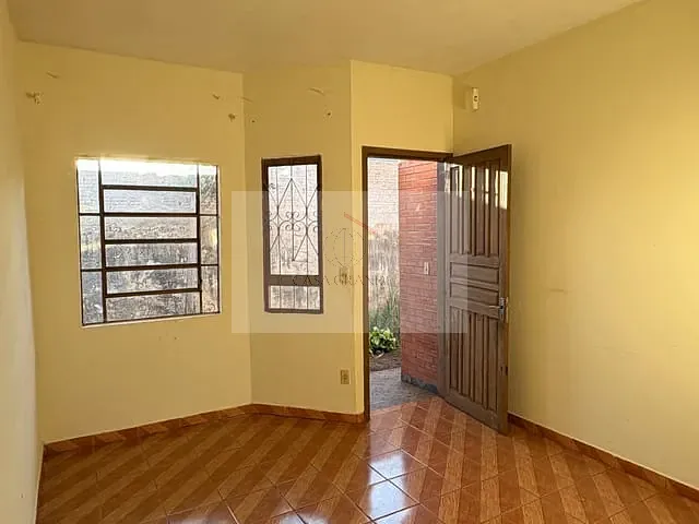 Casa 2 quartos e 1 banheiro, para alugar, no bairro Centro em Rolândia