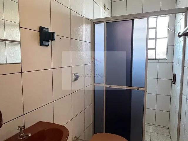 Casa 2 quartos e 1 banheiro, para alugar, no bairro Centro em Rolândia