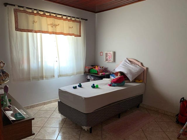 Casa com 300m² 2 quartos e 1 banheiro, à venda, no bairro Cariobinha em Americana
