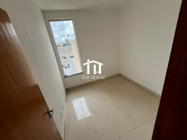 Casa 3 quartos e 2 banheiros, à venda, no bairro Vale das Orquídeas em Contagem