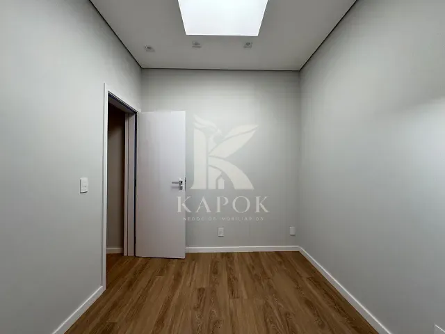 Casa 3 quartos e 4 banheiros, à venda, no bairro Zona Predominantemente Residencial Dois ( ZPR 2) em Nova Odessa