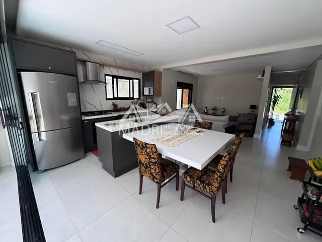 Casa com 360m² 3 quartos e 1 banheiro, à venda, no bairro Pedra Branca em Palhoça