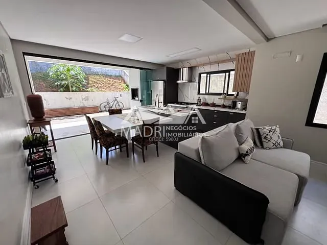 Casa com 360m² 3 quartos e 1 banheiro, à venda, no bairro Pedra Branca em Palhoça
