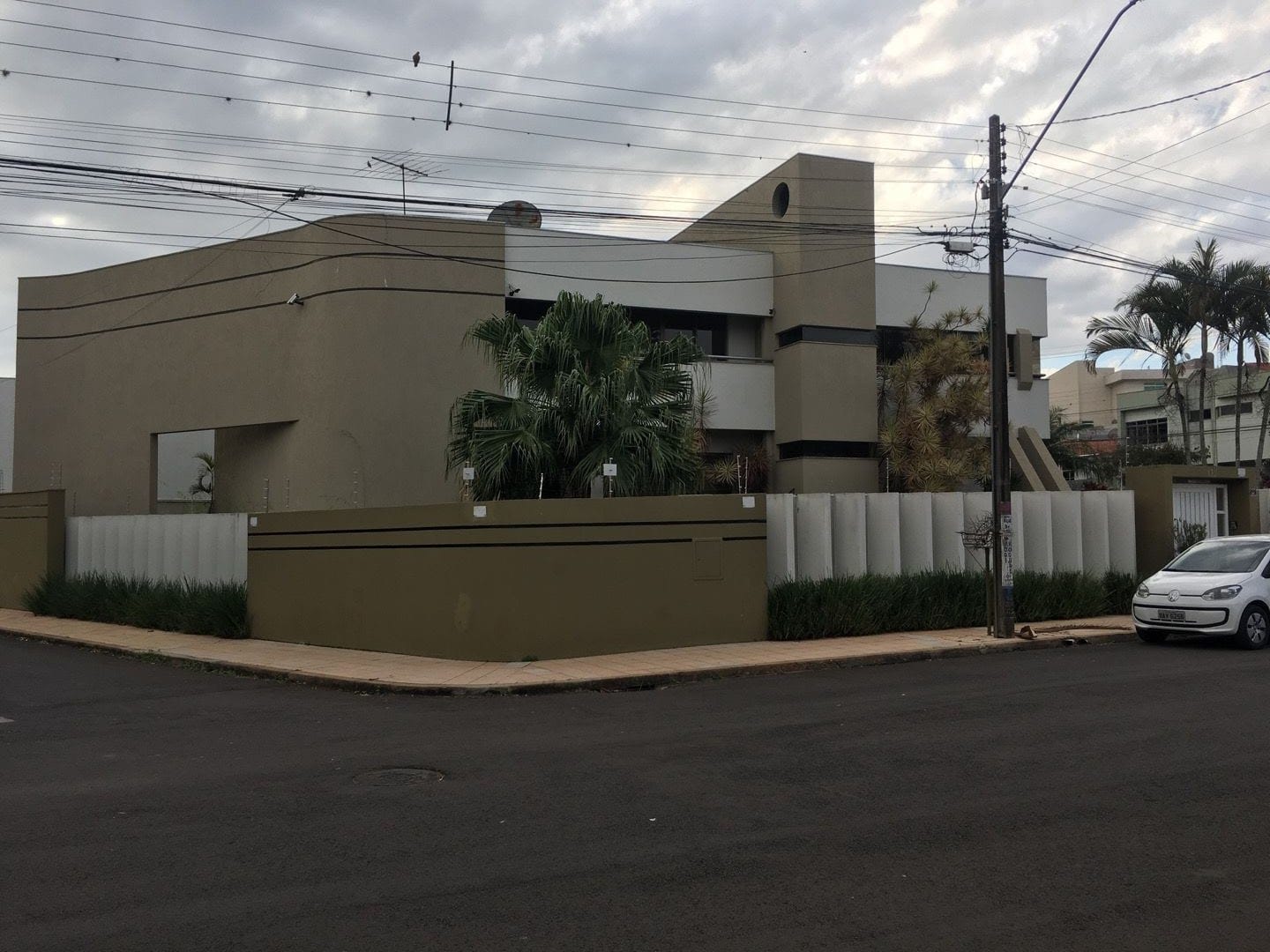 https://static.arboimoveis.com.br/CA0004_MAREZE/sobrado-alto-padrao-em-bairro-nobre-de-apucarana1625219760668jkyjf.jpg