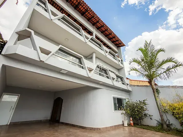 Casa 6 quartos e 5 banheiros, à venda, no bairro Guará II em Brasília