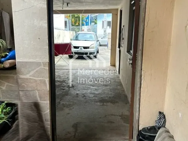 Casa com 300m² 3 quartos e 3 banheiros, à venda, no bairro Fazenda em Itajaí