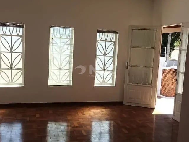 Casa com 320m² 2 quartos e 2 banheiros, à venda, no bairro Centro em Botucatu