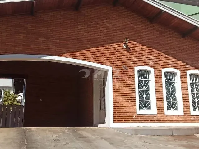 Casa com 320m² 2 quartos e 2 banheiros, à venda, no bairro Centro em Botucatu