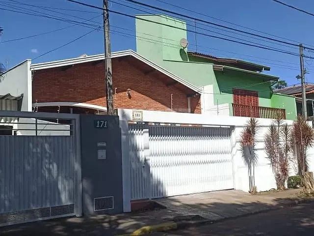 Casa com 320m² 2 quartos e 2 banheiros, à venda, no bairro Centro em Botucatu