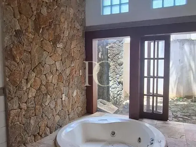 Casa 4 quartos e 6 banheiros, à venda, no bairro Jardim Estancia Santana em Bragança Paulista