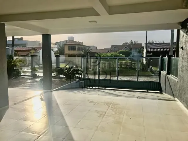 Casa com 300m² 4 quartos e 2 banheiros, à venda, no bairro Mariluz em Imbé