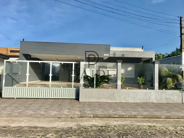 Casa com 300m² 4 quartos e 2 banheiros, à venda, no bairro Mariluz em Imbé