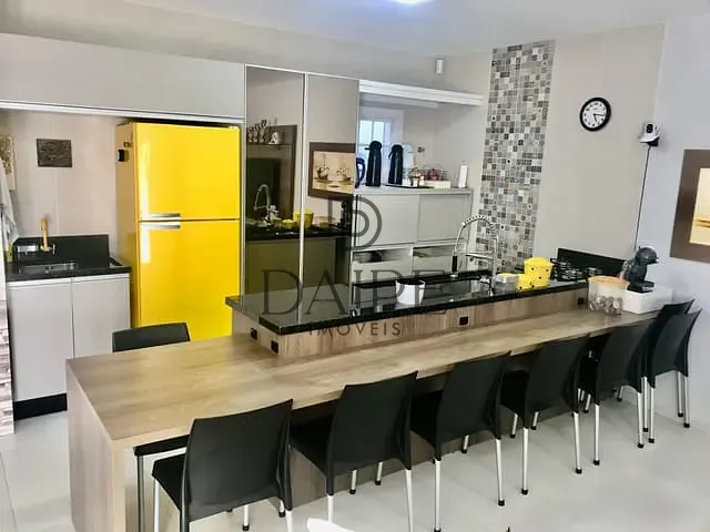 Casa com 300m² 4 quartos e 2 banheiros, à venda, no bairro Mariluz em Imbé