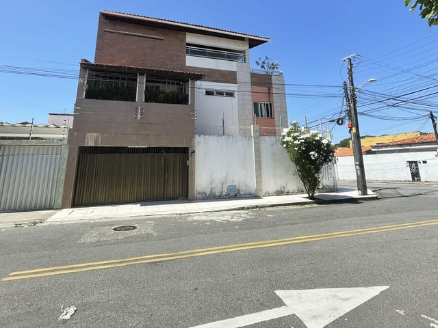Casa com 210m² 4 quartos e 5 banheiros, à venda, no bairro Vila União em Fortaleza
