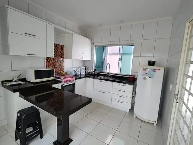 Casa com 250m² 2 quartos e 2 banheiros, à venda, no bairro Nova Jaguariúna III em Jaguariúna