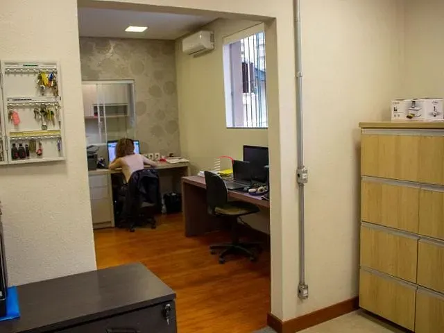 Casa com 581m², à venda, no bairro Centro em Londrina