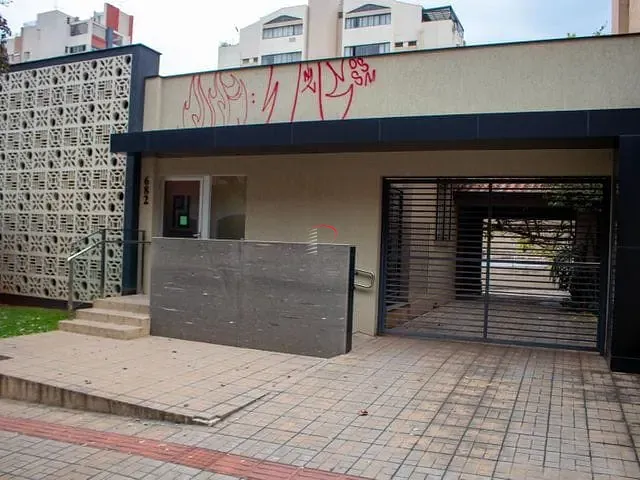 Casa com 581m², à venda, no bairro Centro em Londrina