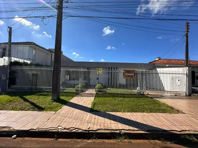 Casa com 525m² 4 quartos e 2 banheiros, à venda, no bairro Bonsucesso em Guarapuava