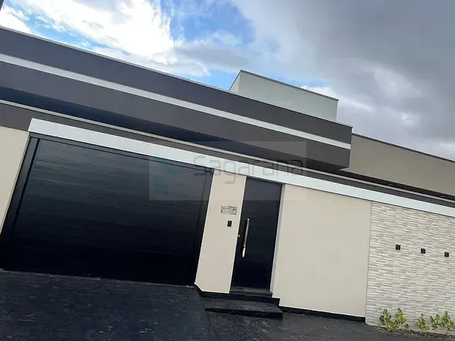 Casa 3 quartos e 3 banheiros, à venda, no bairro Morada do Sol em Patrocínio