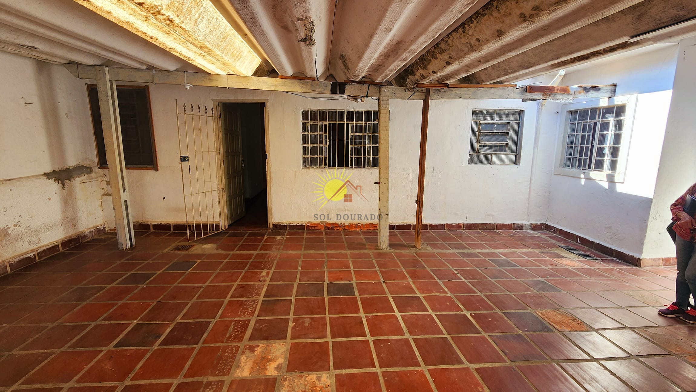 Casa à venda com 3 quartos, 90m² - Foto 2