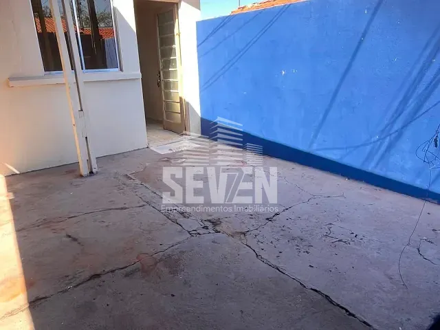 Casa com 200m² 2 quartos e 1 banheiro, à venda ou para alugar, no bairro Núcleo Habitacional Mary Dota em Bauru