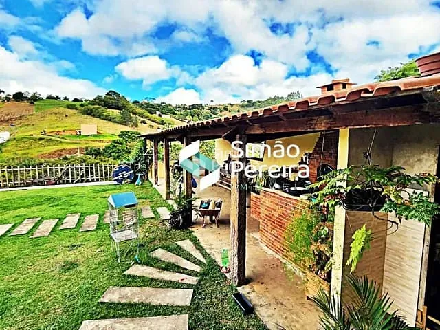 Casa 4 quartos e 3 banheiros, à venda, no bairro Centro em Matias Barbosa