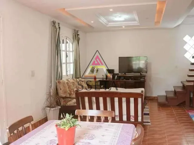 Casa com 360m² 4 quartos e 3 banheiros, à venda, no bairro Iconha em Guapimirim