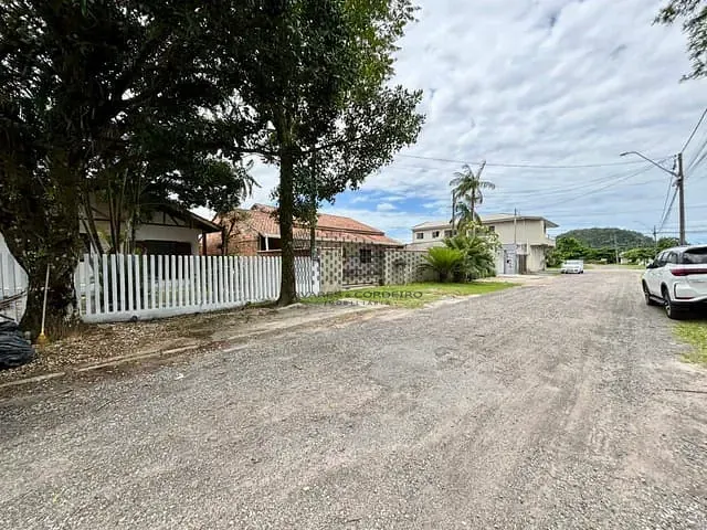 Casa 3 quartos e 1 banheiro, à venda, no bairro Piçarras em Guaratuba