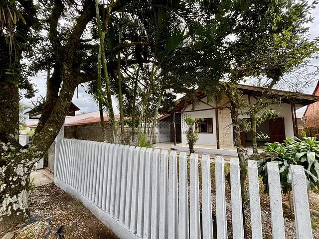 Casa 3 quartos e 1 banheiro, à venda, no bairro Piçarras em Guaratuba