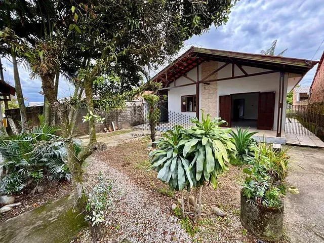 Casa 3 quartos e 1 banheiro, à venda, no bairro Piçarras em Guaratuba