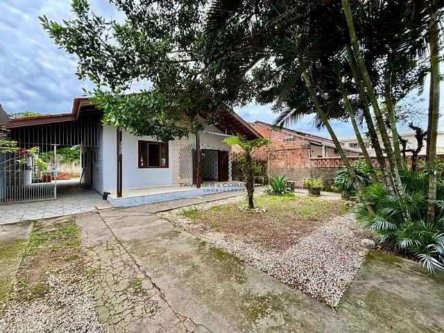 Casa 3 quartos e 1 banheiro, à venda, no bairro Piçarras em Guaratuba
