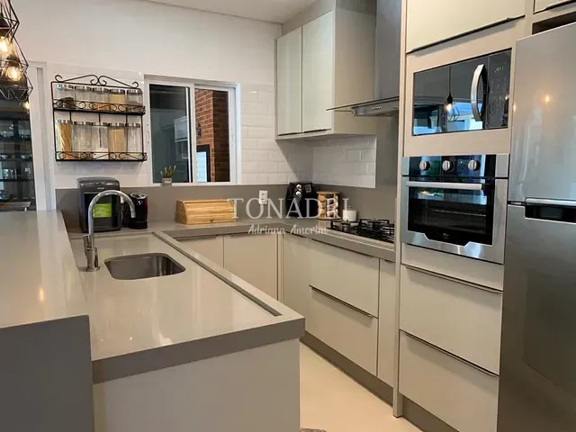Casa 3 quartos e 3 banheiros, à venda, no bairro Barra em Balneário Camboriú