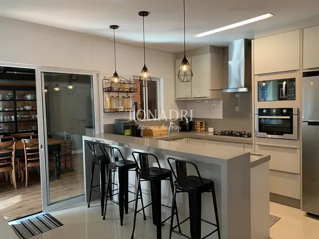 Casa 3 quartos e 3 banheiros, à venda, no bairro Barra em Balneário Camboriú