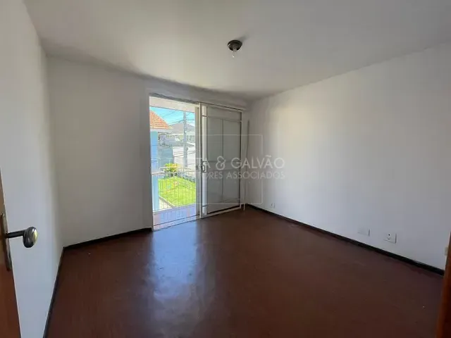 Casa com 200m² 3 quartos e 3 banheiros, à venda, no bairro Capão Raso em Curitiba