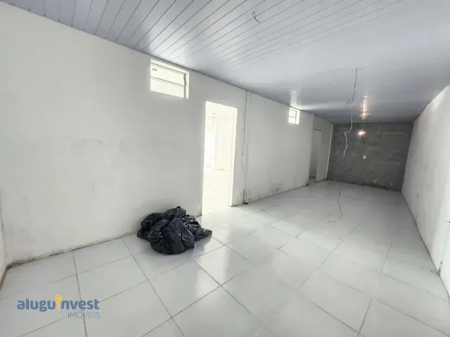Casa com 611m², à venda, no bairro Cachoeira do Bom Jesus em Florianópolis