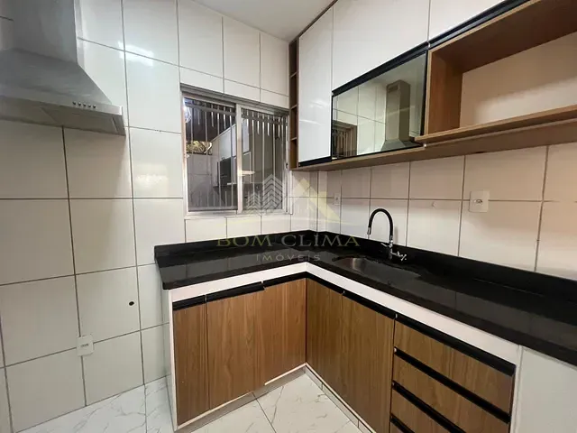 Casa 2 quartos e 2 banheiros, à venda, no bairro Bandeirantes em Juiz de Fora