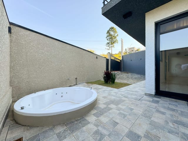 Casa 2 quartos e 3 banheiros, à venda, no bairro Loteamento Vivejo em Atibaia