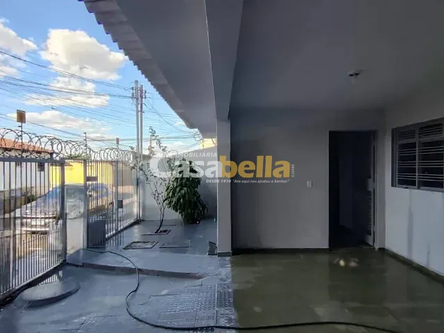 Casa com 220m² 3 quartos e 2 banheiros, para alugar, no bairro Conjunto Romildo Ferreira do Amaral em Goiânia