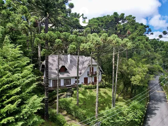 Casa com 2020m² 5 quartos e 6 banheiros, à venda, no bairro Véu da Noiva em Campos do Jordão