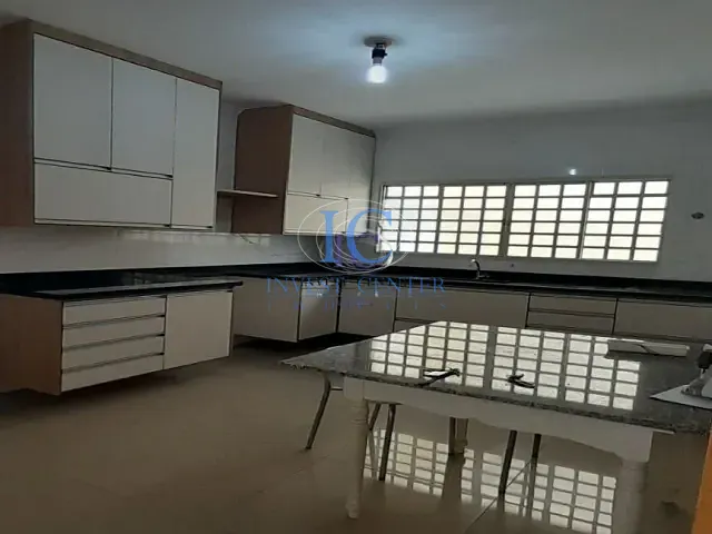 Casa com 250m² 4 quartos e 2 banheiros, à venda, no bairro Jardim Jequitibá em Indaiatuba