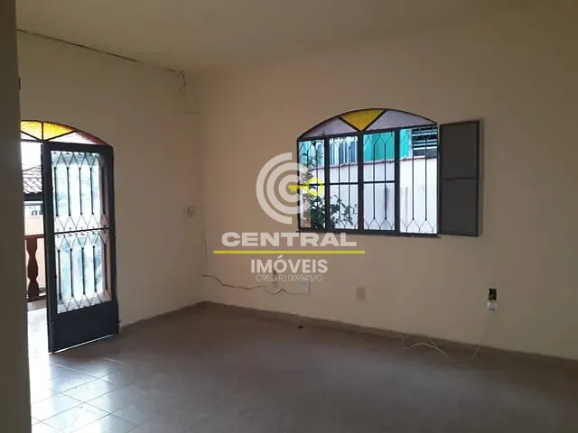 Casa 2 quartos e 1 banheiro, à venda, no bairro Centro em Itaboraí