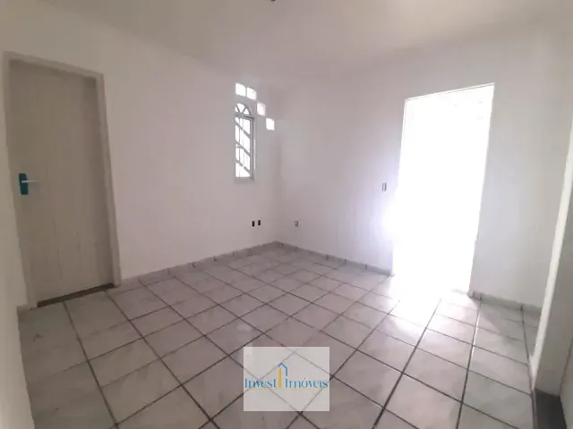 Casa com 280m² 3 quartos e 2 banheiros, para alugar, no bairro Parque Residencial Laranjeiras em Serra