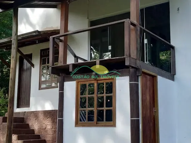 Casa com 928m² 4 quartos e 2 banheiros, à venda, no bairro Córrego Grande em Florianópolis