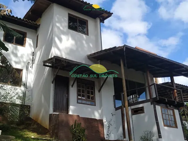 Casa com 928m² 4 quartos e 2 banheiros, à venda, no bairro Córrego Grande em Florianópolis