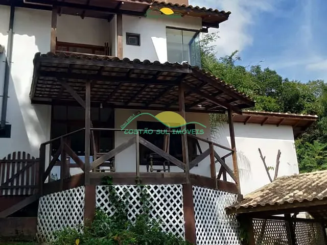 Casa com 928m² 4 quartos e 2 banheiros, à venda, no bairro Córrego Grande em Florianópolis