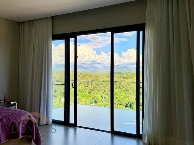 Casa com 942m² 5 quartos e 7 banheiros, à venda, no bairro Parques do Vale em Caratinga