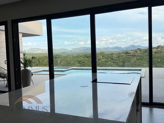 Casa com 942m² 5 quartos e 7 banheiros, à venda, no bairro Parques do Vale em Caratinga