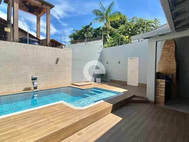 Casa com 297m², à venda, no bairro Santana em Santarém
