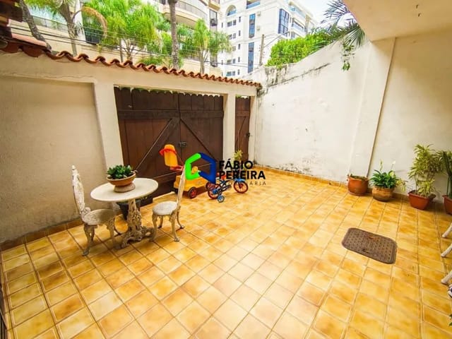 Casa com 180m² 3 quartos e 2 banheiros, à venda, no bairro Barra da Tijuca em Rio de Janeiro
