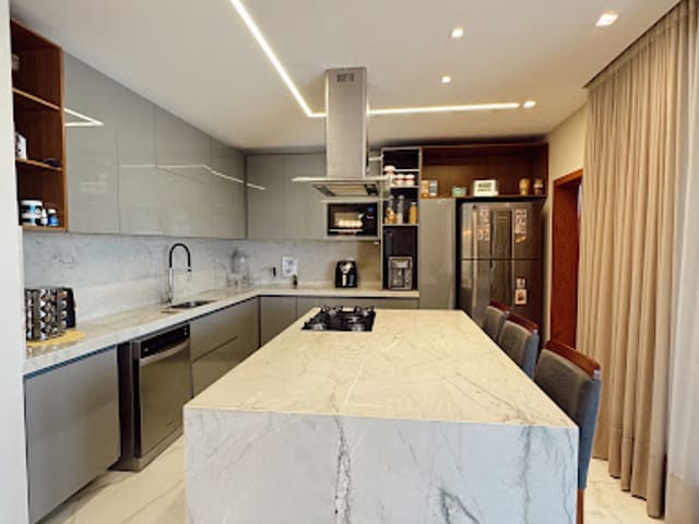 Casa com 450m² 6 quartos e 6 banheiros, à venda, no bairro Manguinhos em Serra